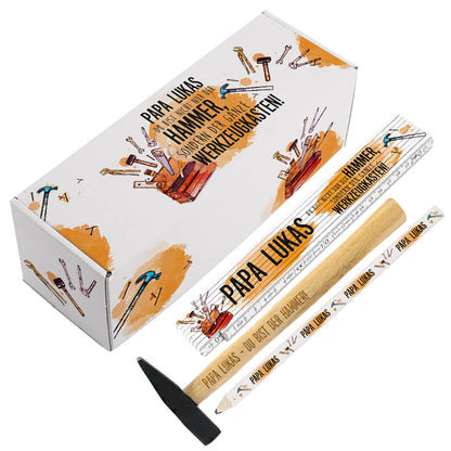 Personalisiertes Set bestehend aus Box, Zollstock, Hammer und Bleistift