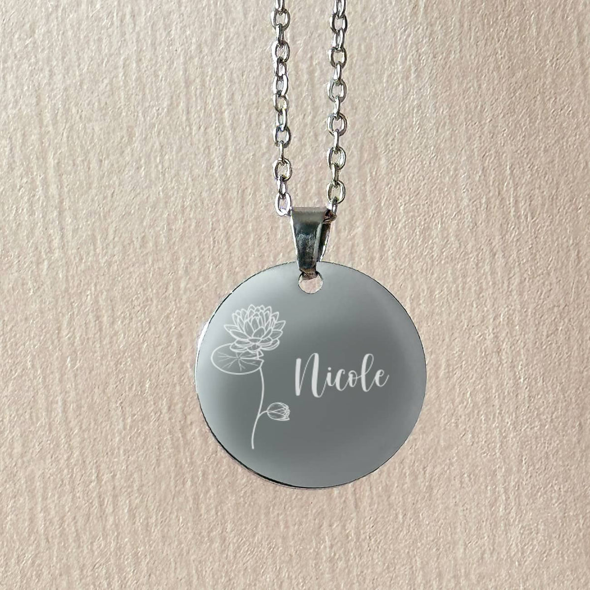 Geburtsblumen-Halskette mit Name in persönlicher Geschenkbox