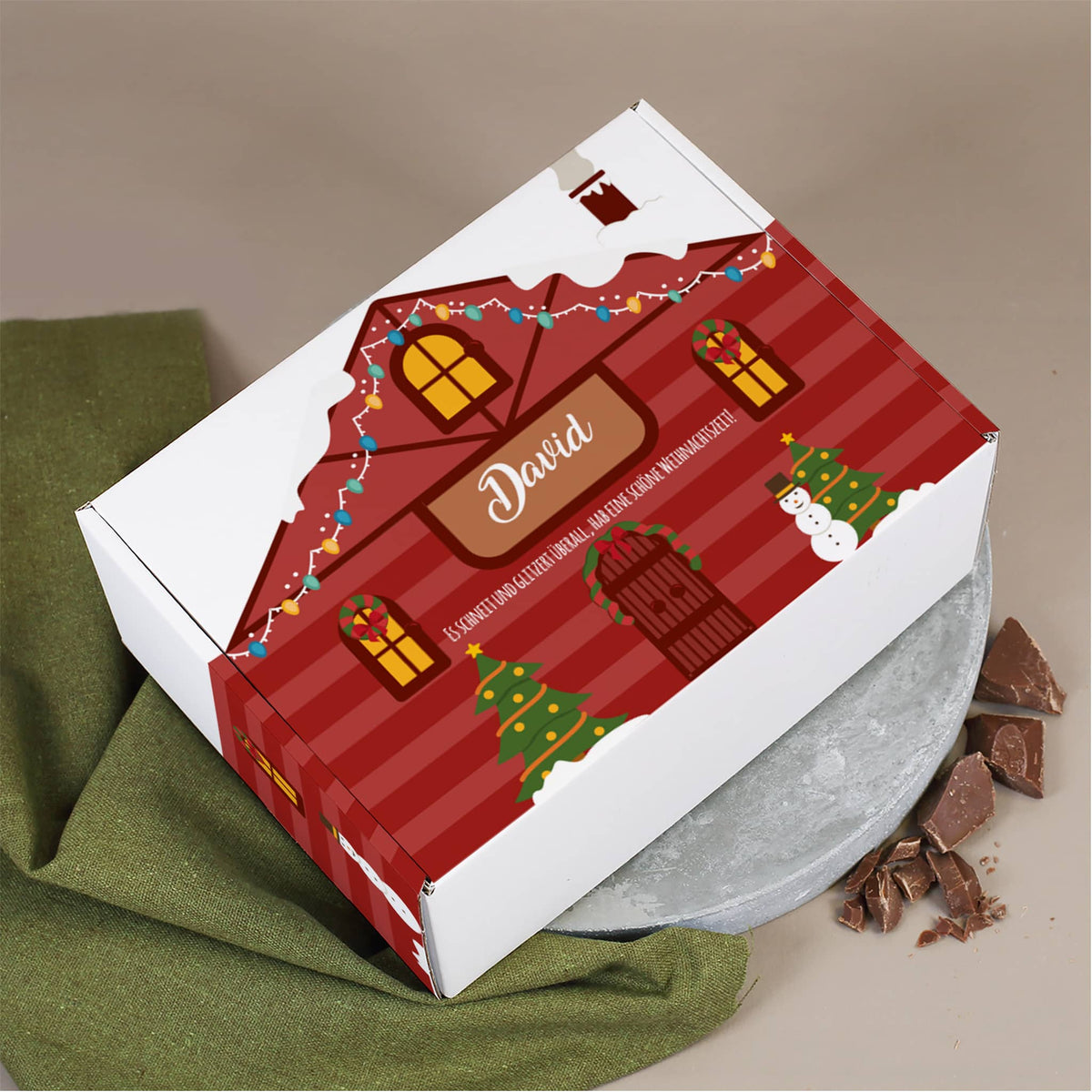 Geschenkbox mit Weihnachtshäuschen, Name & Text bedruckt