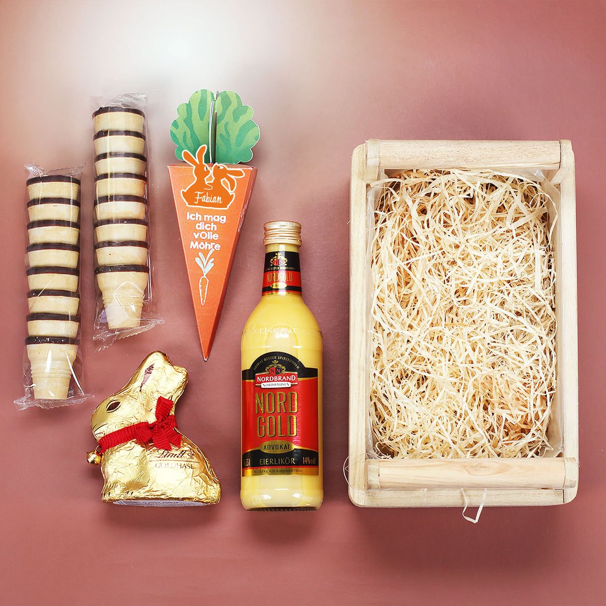 Inhalt Oster Geschenkset mit Lindt Goldhase, Eierlikör, Waffelbechern und personalisierter Möhrenverpackung