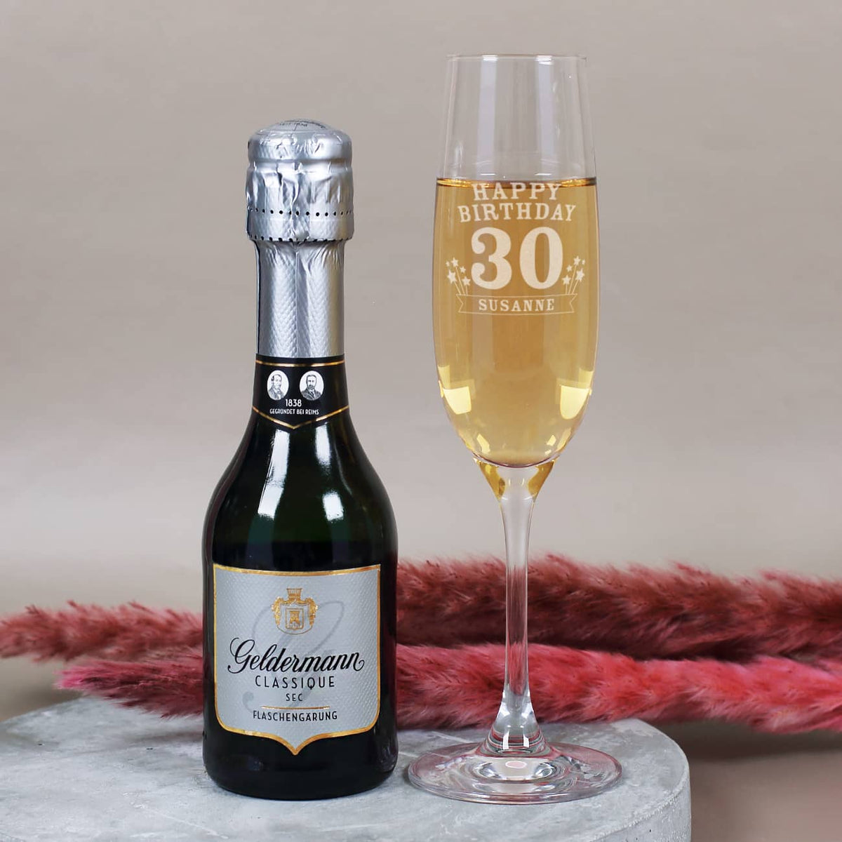 Sektglas und Sekt zum Geburtstag