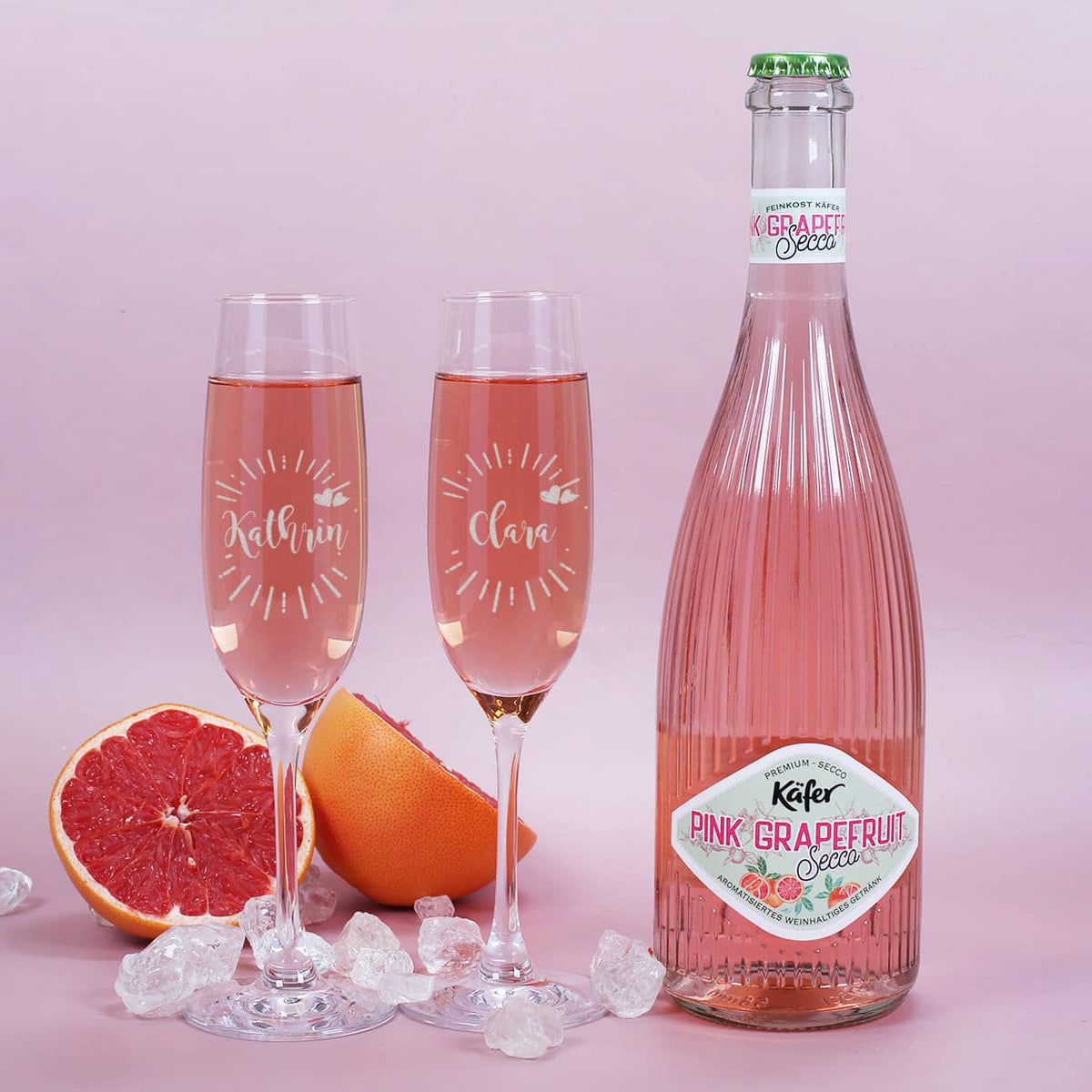Gravierte Sektgläser mit spritzigem Secco
