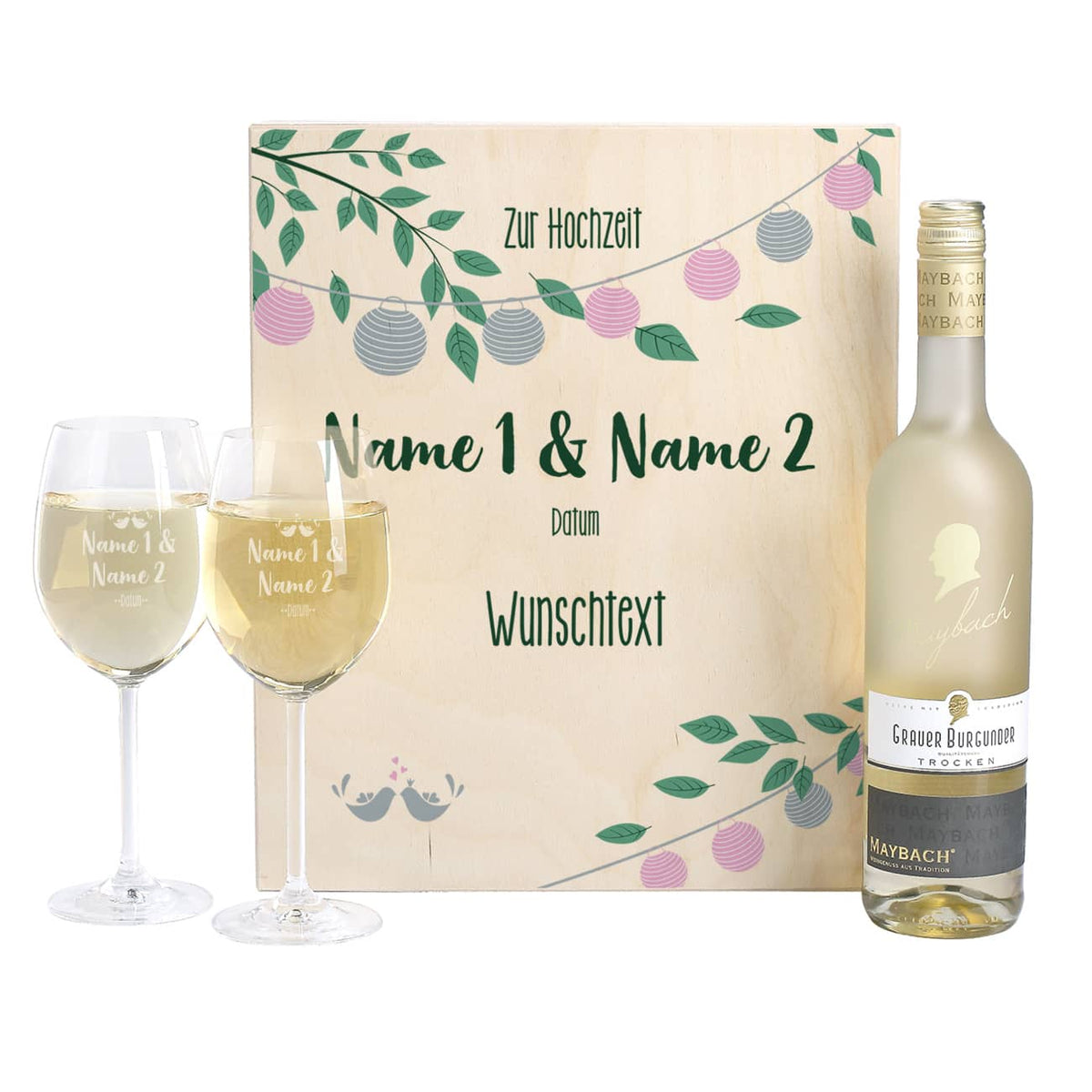 Gravierte Weingläser mit Weißwein in festlicher Holzverpackung zur Hochzeit