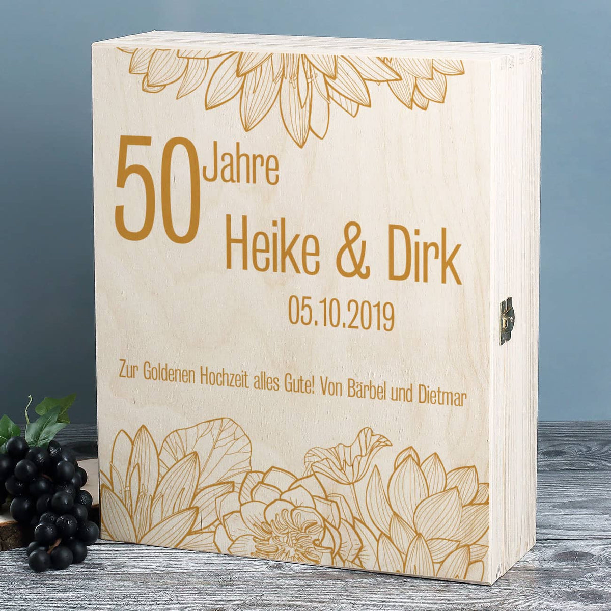 Bedruckte Holzbox mit modernem Blumenmotiv