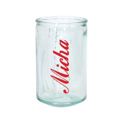 Freigestelltes personalisiertes Coca-Cola Shotglas mit rotem Namen Micha und geprägtem Schriftzug