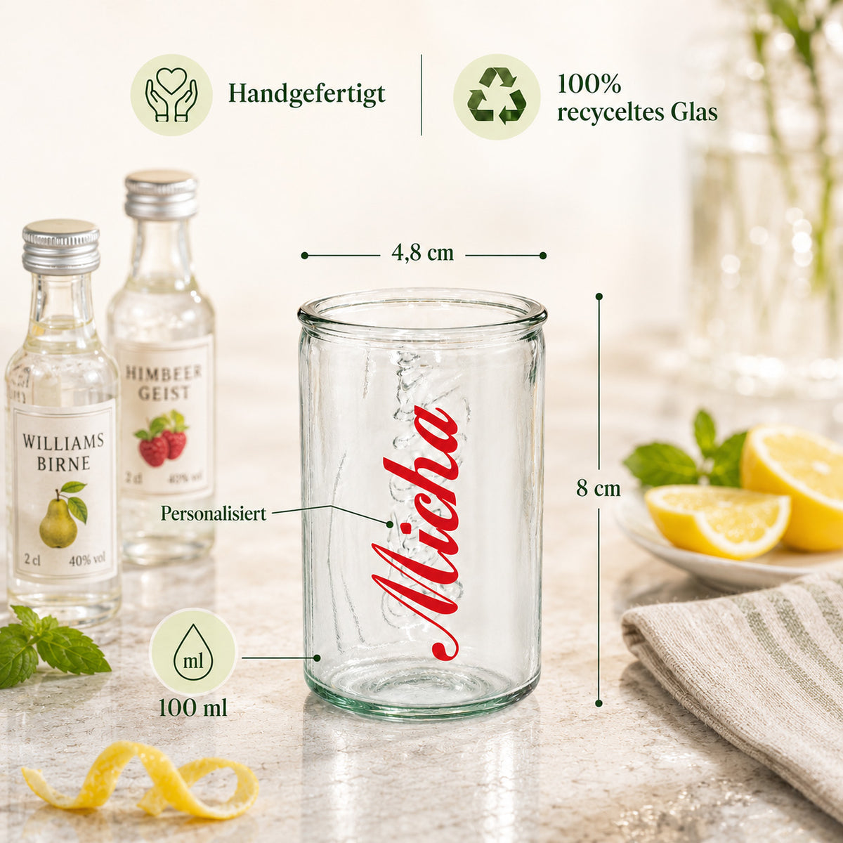Produktinfografik zum personalisierten Coca-Cola Shotglas mit Name Micha, 100 ml, 8 cm Höhe und 4,8 cm Durchmesser