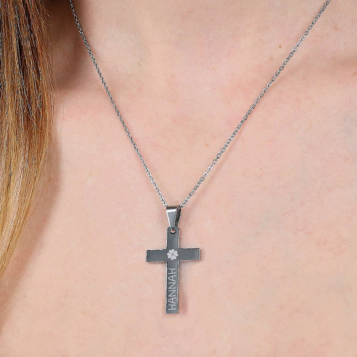 Gravierte Halskette mit Kreuz in Geschenkbox zu Kommunion, Konfirmation, Taufe