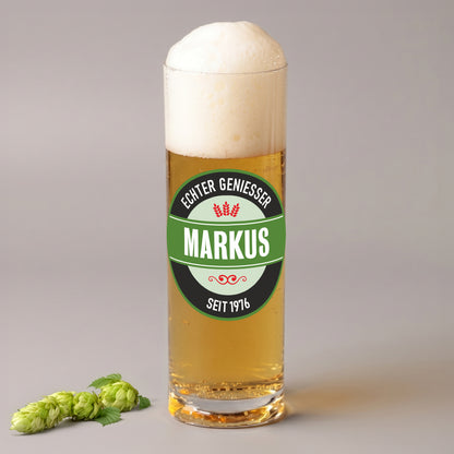 Kölschglas mit Bierlogo, Name Markus und Text Echter Genießer seit 1976 neben Hopfen