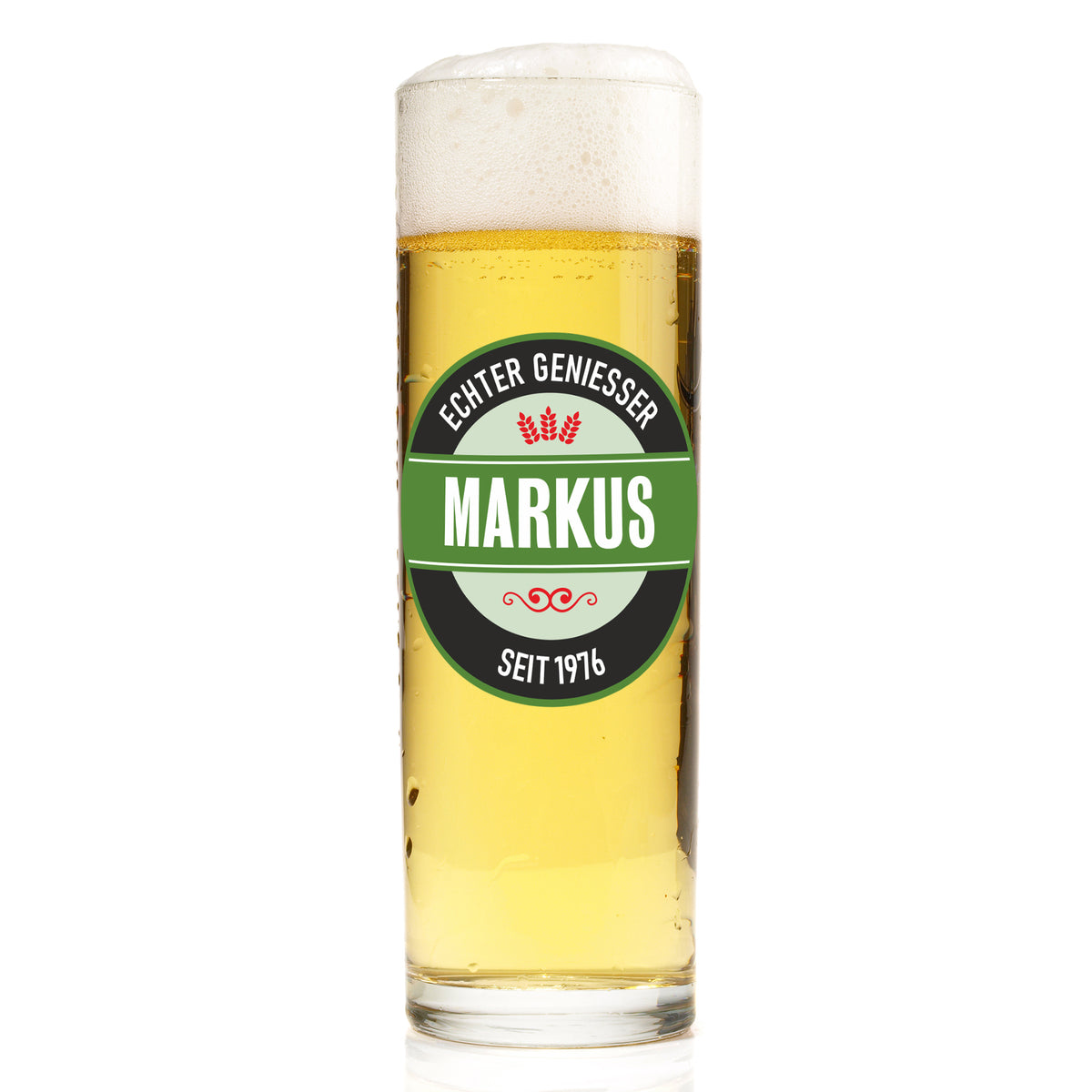 Personalisiertes Kölschglas mit Name Markus und Text Echter Genießer seit 1976 vor weißem Hintergrund