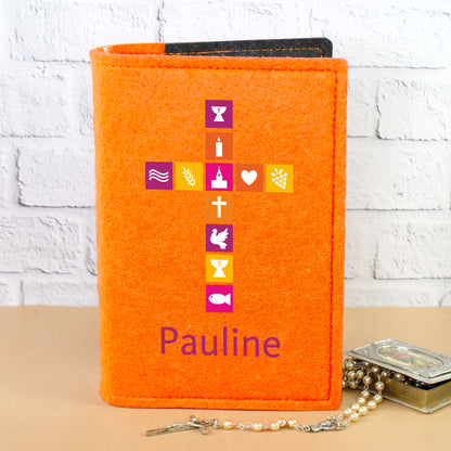 Orange Filz-Buchhülle für Gotteslob mit modernem Kreuz-Motiv, christlichen Symbolen und personalisiertem Namen