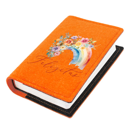Orange Buchhülle aus Filz mit Regenbogen-Motiv, Blumen und Name als Hülle für Gotteslob oder Gebetsbuch