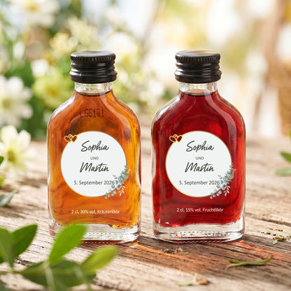 Zwei Mini-Likörflaschen zur Hochzeit mit Namen Sophia und Martin, eine Kräuterlikör und eine Fruchtlikör