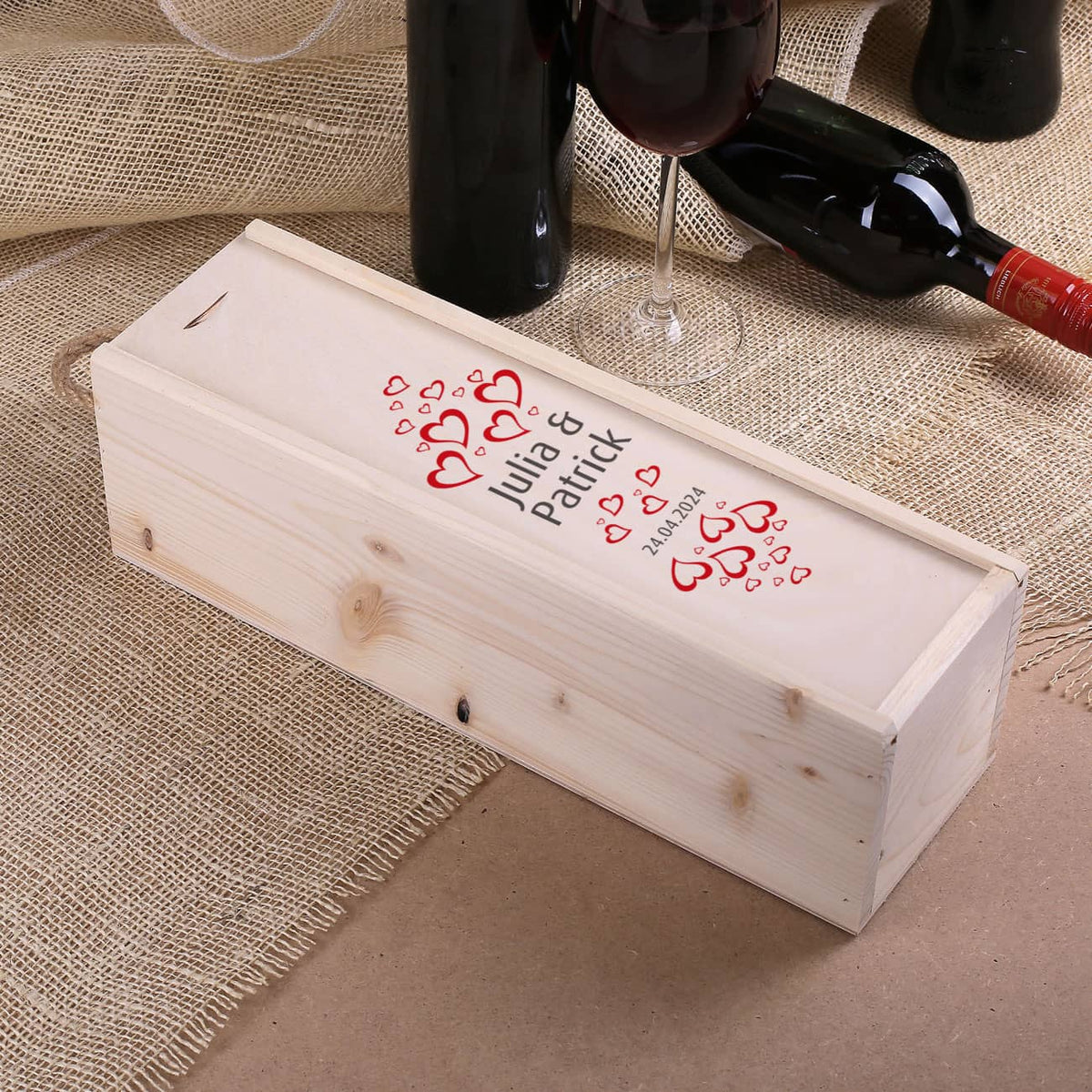 Hölzerner Falschenverpackung für Ihre Liebsten mit Herzen zur Hochzeit