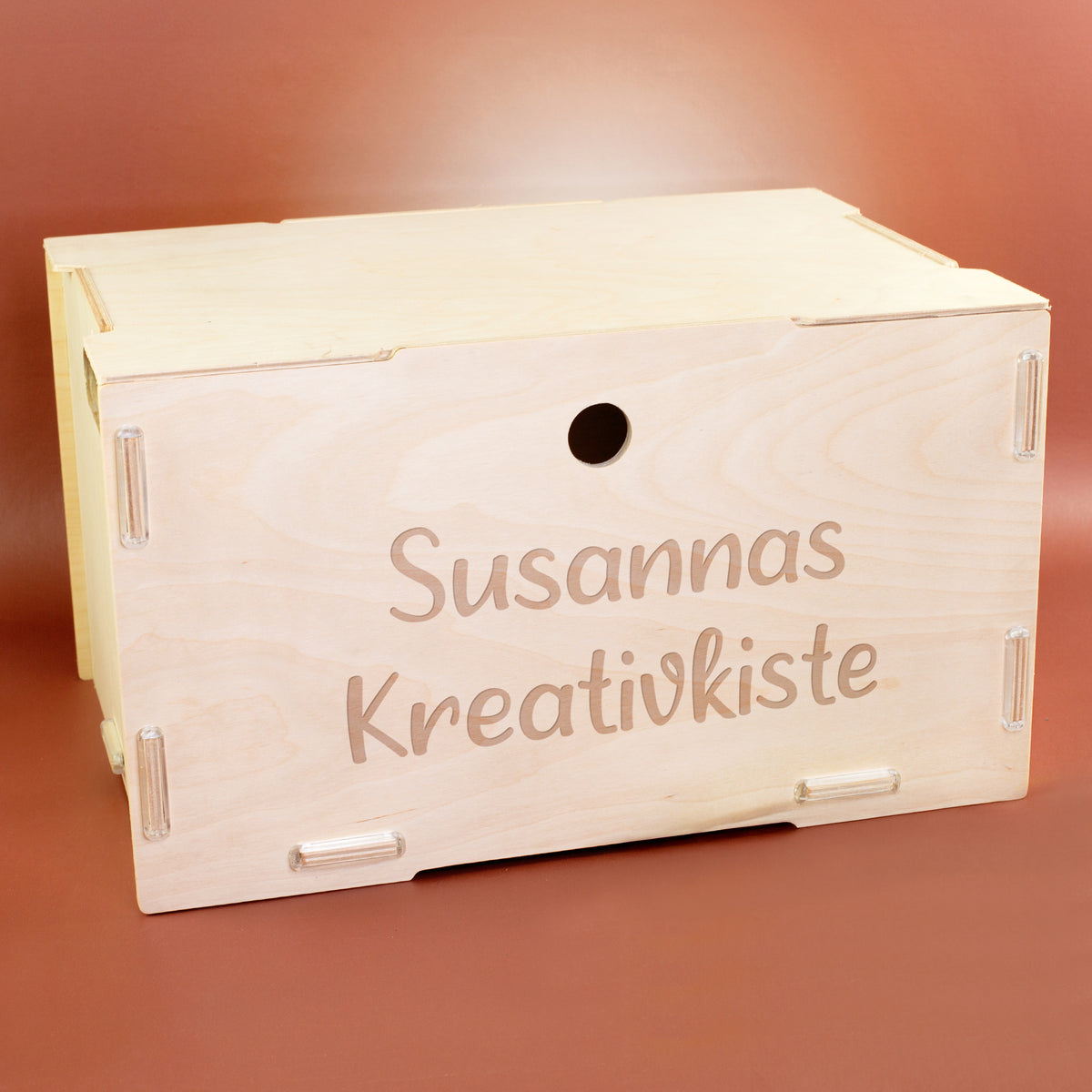 Allzweckbox aus Naturholz mit individueller Gravur in zwei Zeilen auf der Front, ideal zur Kennzeichnung des Inhalts