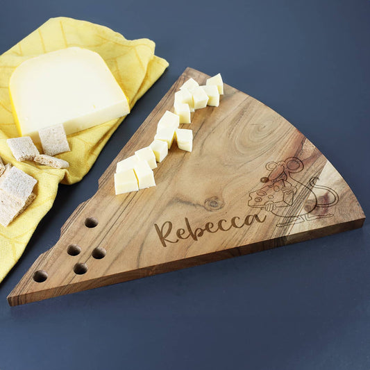 Holzbrettchen aus Akazienholz mit Gravur von Name & Maus