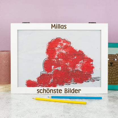 Personalisierter Bilderrahmen im Querformat mit Kinderzeichnung Lokomotive und Name