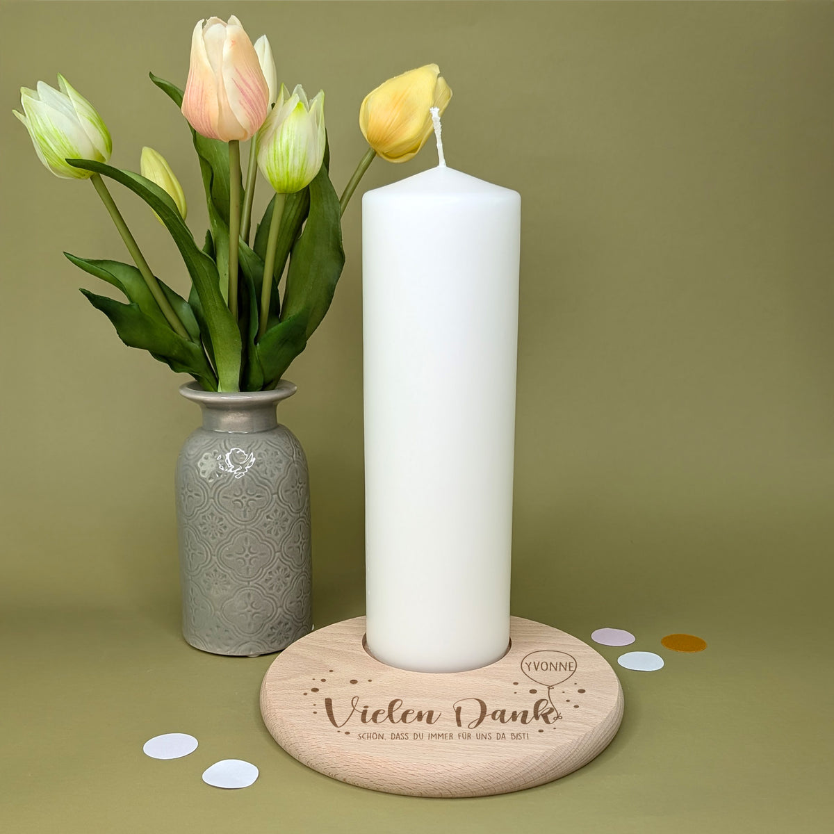 Holzuntersetzer „Vielen Dank“ mit Luftballon und Namensgravur – Tischdekoration mit Tulpen