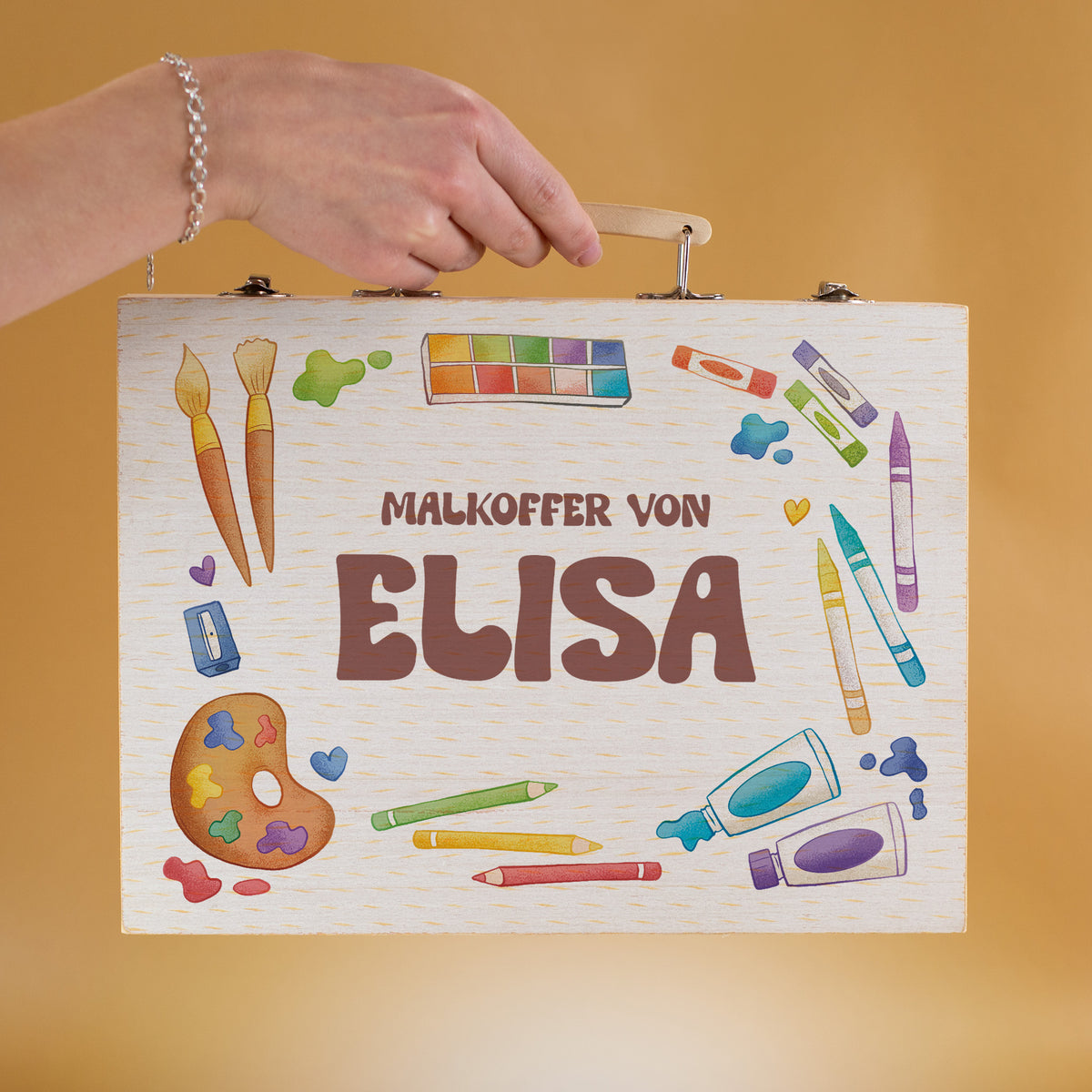 Personalisierter Malkoffer mit Name „Elisa“ in Kinderhand gehalten