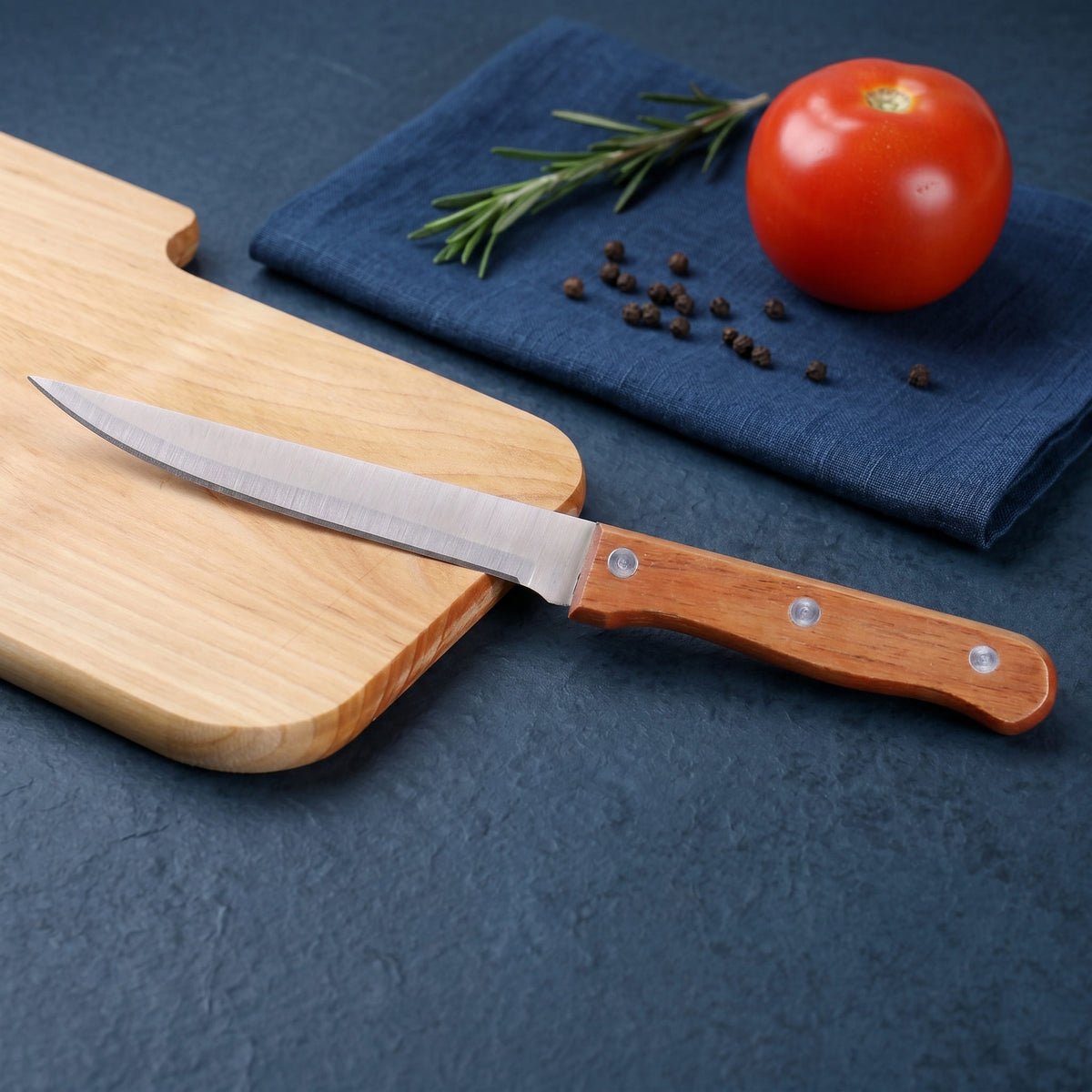 Holzbrettchen mit integriertem Messer nach Wunsch graviert