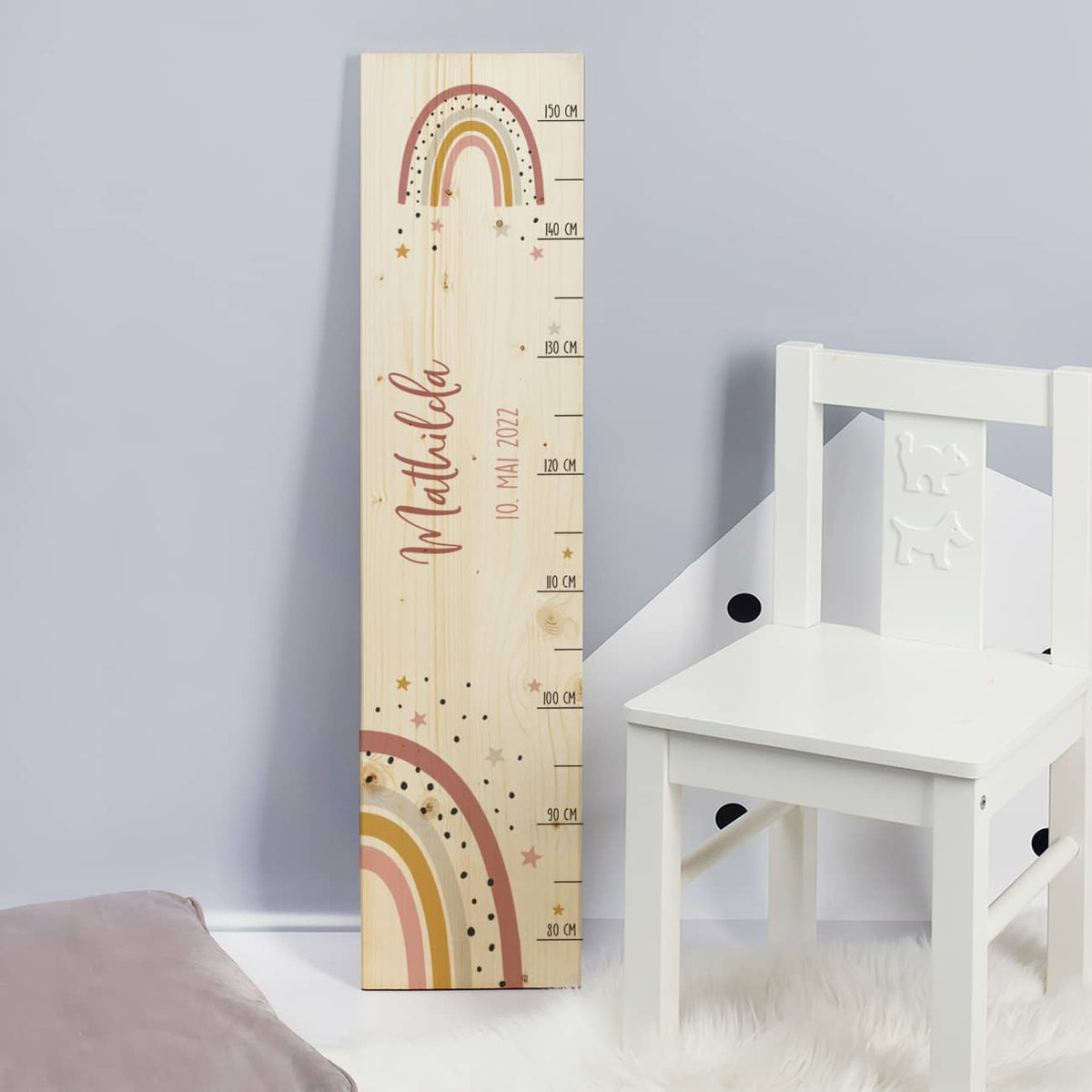 Messlatte aus Holz mit Regenbogen Motiv mit Name und Datum