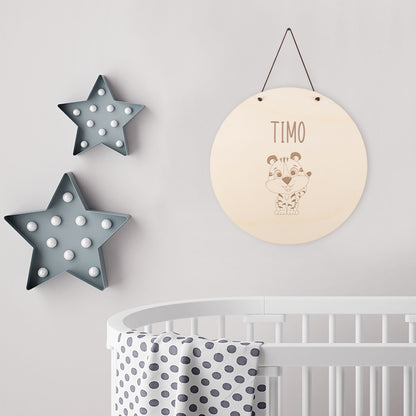 Türschild aus Holz mit Tiger-Motiv und Wunschname fürs Kinderzimmer