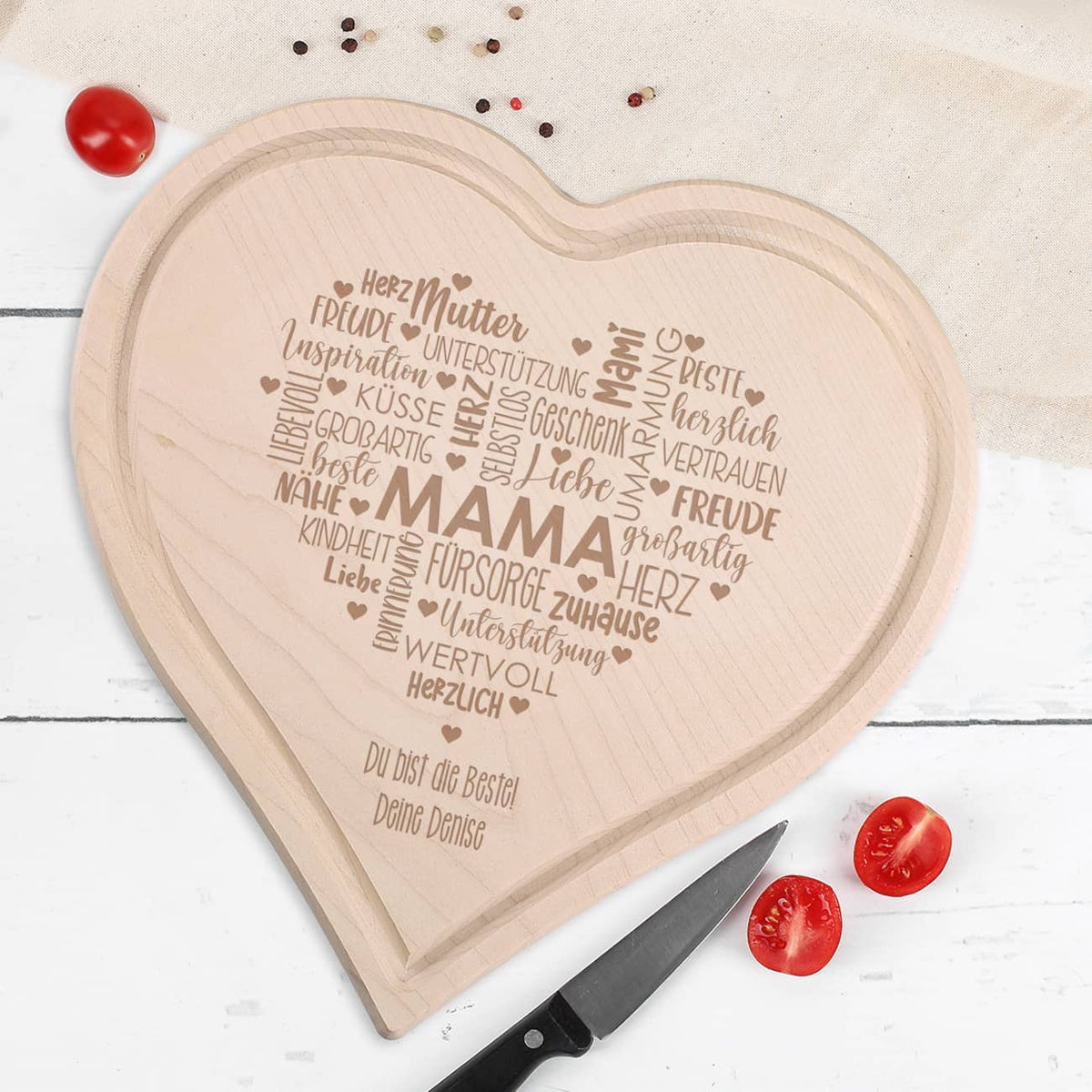 Muttertagsgeschenk - Herzbrettchen aus Holz mit gravierten Worten und Mama