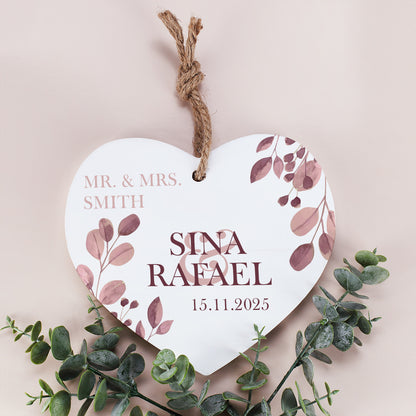 Holzherz mit Wunschnamen und Datum – Romantisches Geschenk mit Blatt-Motiv