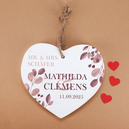 Holzherz mit Wunschnamen und Datum – Romantisches Geschenk mit Blatt-Motiv