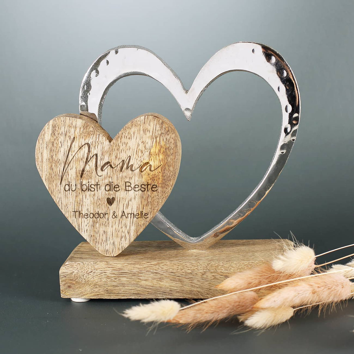 Aus Holz & Metall mit persönlicher Gravur für Mama