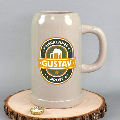 Personalisierter Bierkrug mit Bierkenner-Aufdruck auf hellem Hintergrund