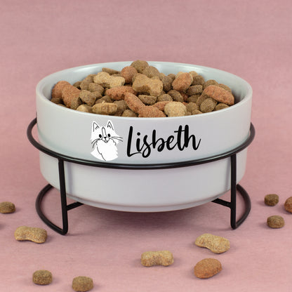 Personalisierter grauer Katzennapf mit Katzenmotiv und Name Lisbeth auf schwarzem Metallgestell, gefüllt mit Trockenfutter
