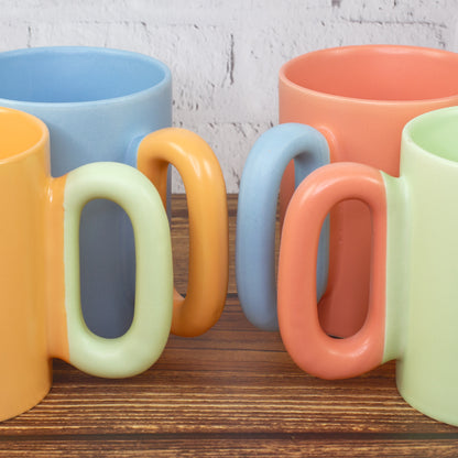 Blaue personalisierte Tasse mit Name Jonas und Herz auf neutralem Hintergrund