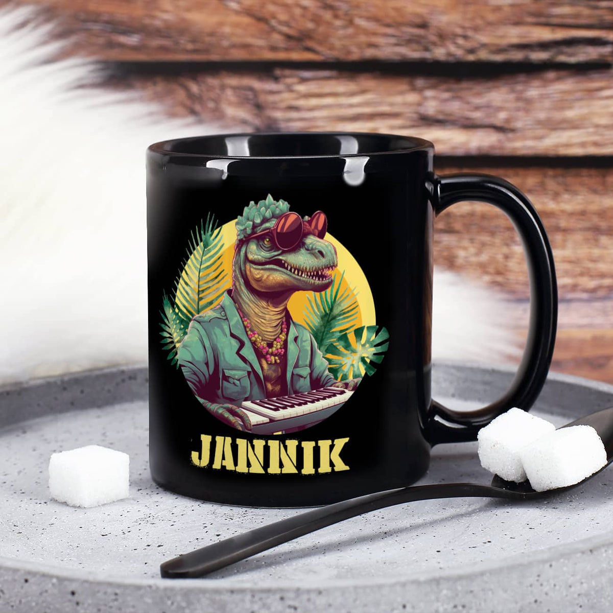 Cooler Keramikbecher für Dino-Fans mit Ihrem Wunschnamen bestückt