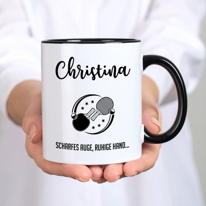 Tasse in Hand gehalten – Größenverhältnis und Motiv gut erkennbar