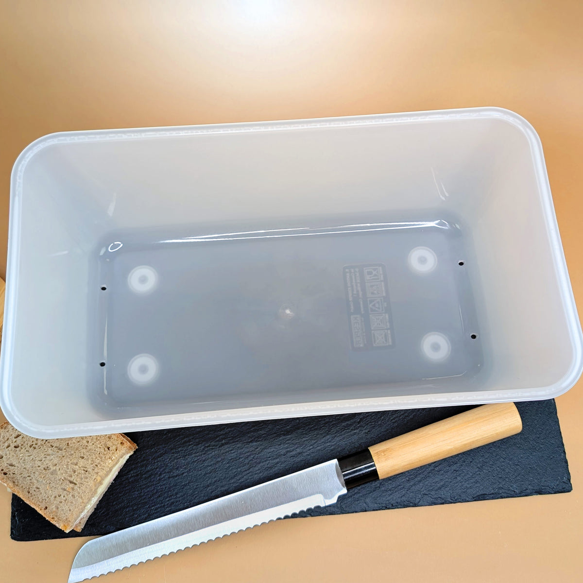 Brotkasten mit Bambusdeckel und integrierter Messerhalterung, personalisiert