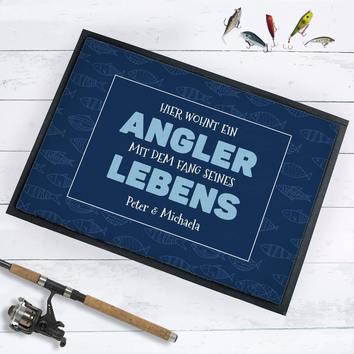 Hier wohnt ein Angler mit dem Fang seines Lebens - Fußmatte mit Namen