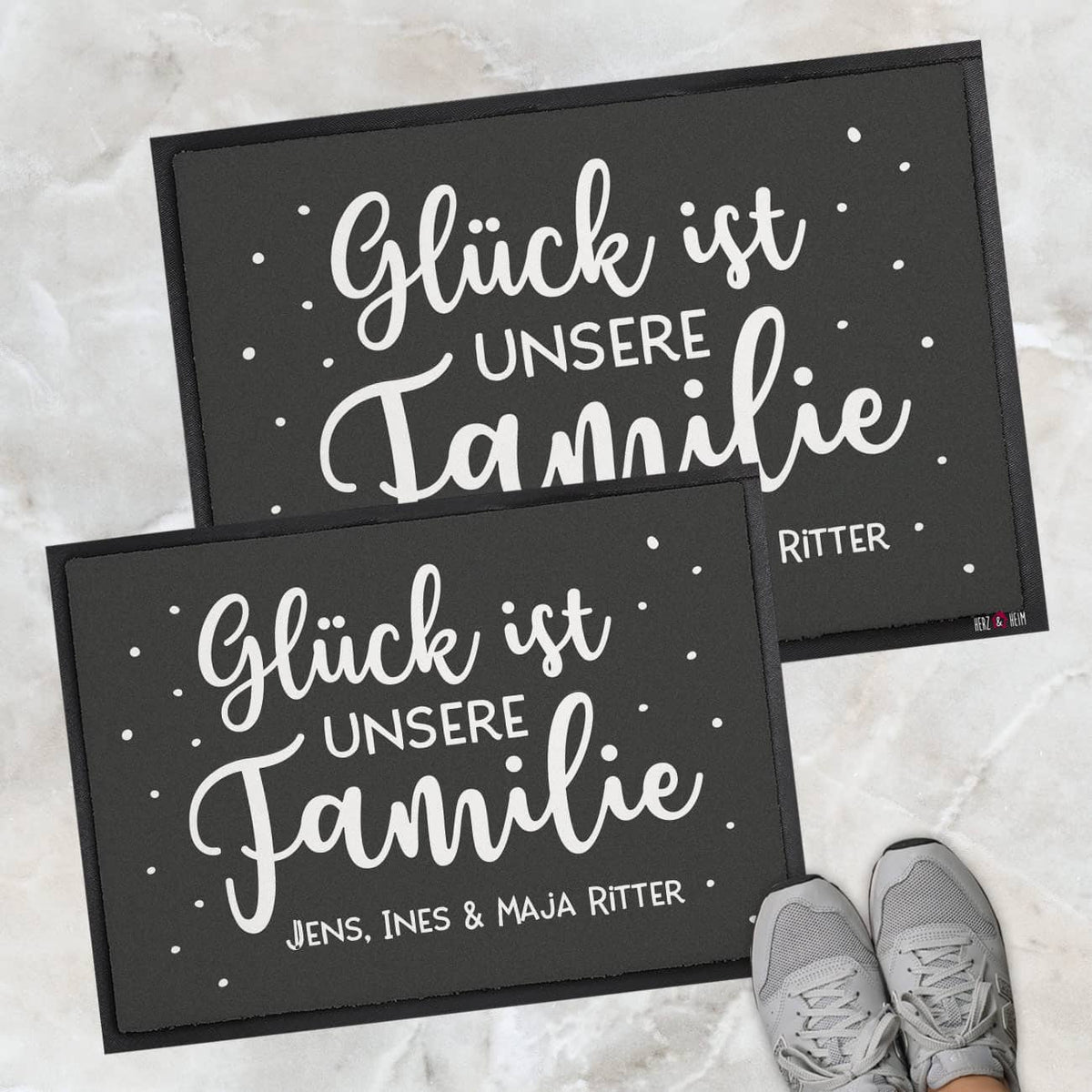 Glück ist unsere Familie - Fußmatte mit Ihrem Wunschtext