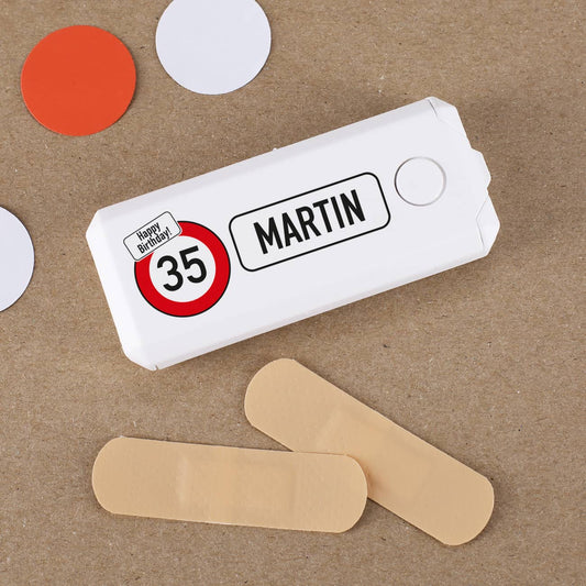 Pflasterbox zum Geburtstag mit Verkehrszeichen Motiv, Alter und Name bedruckt