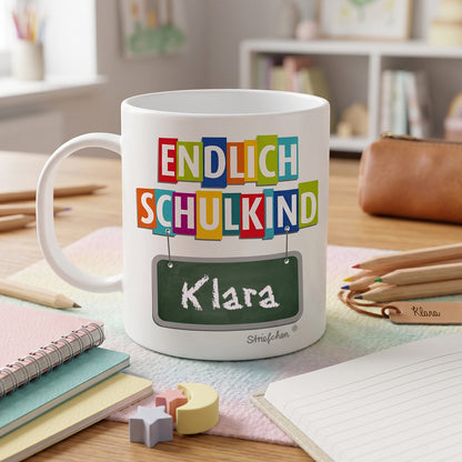 Kunststofftasse zur Einschulung mit Wunschname bedruckt