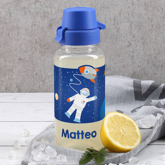 Transparente Trinkflasche mit Name und kleinem Astronaut im Weltall 0,4 L