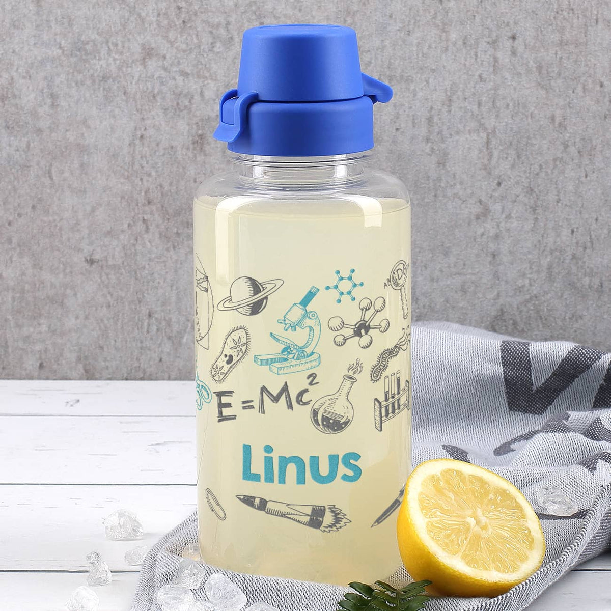 Transparente Trinkflasche mit Name für die Wissenschaftler von morgen