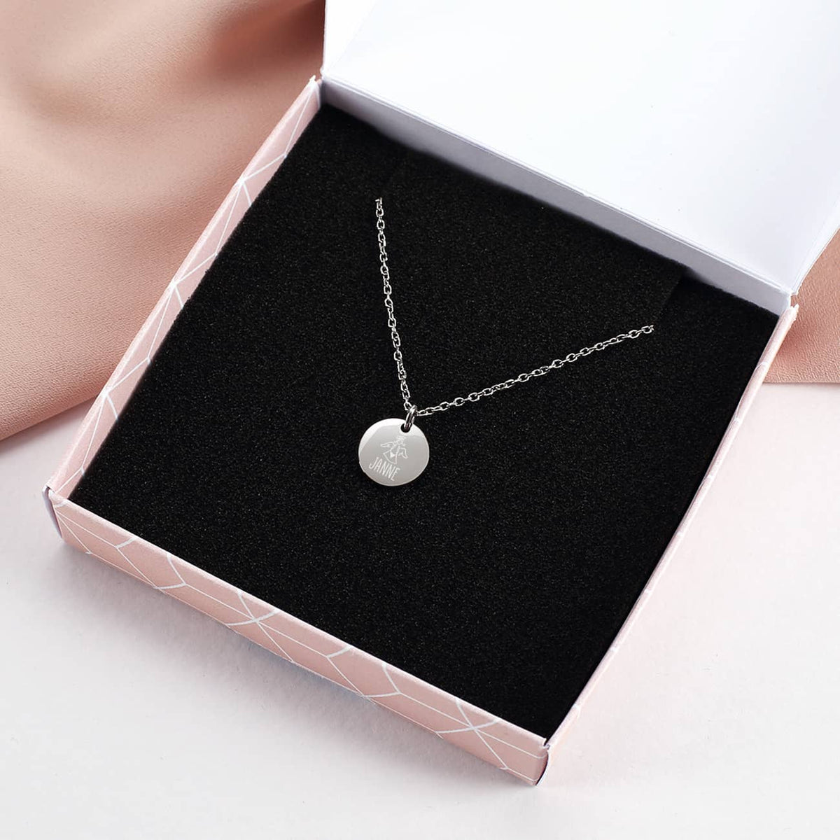 Schutzengel Halskette mit Name graviert in Geschenkbox