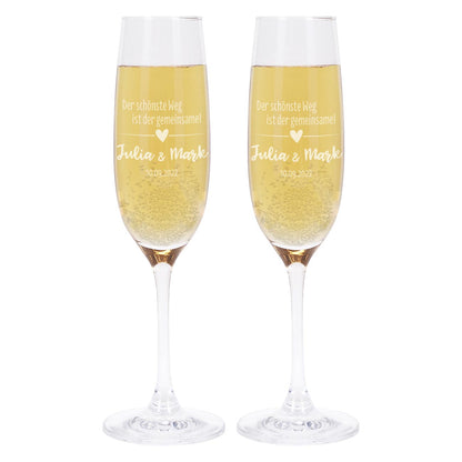 Zwei gravierte Sektgläser zur Hochzeit