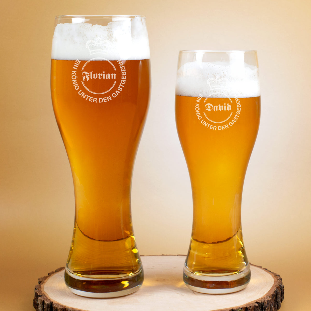 Personalisiertes Weizenbierglas mit Wunschname - König unter den Gastgebern in zwei Größen