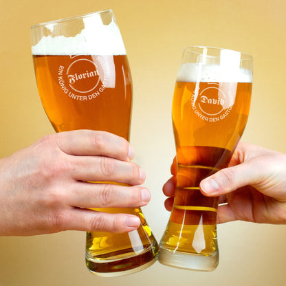 Personalisiertes Weizenbierglas mit Wunschname - König unter den Gastgebern in zwei Größen