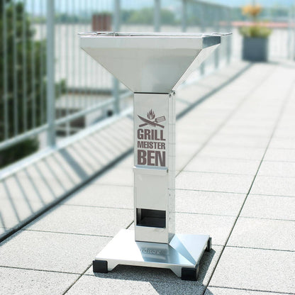 Graviert mit Wort "Grillmeister", Name und Messer- und Wender-Symbol