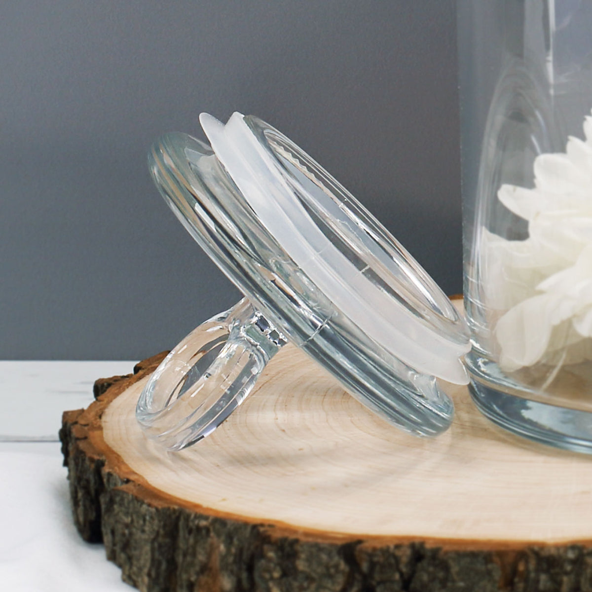 Frohe Ostern - gravierte Glasdose mit Osterhasenmotiv, Frühlingsblumen und Ihrem Wunschnamen