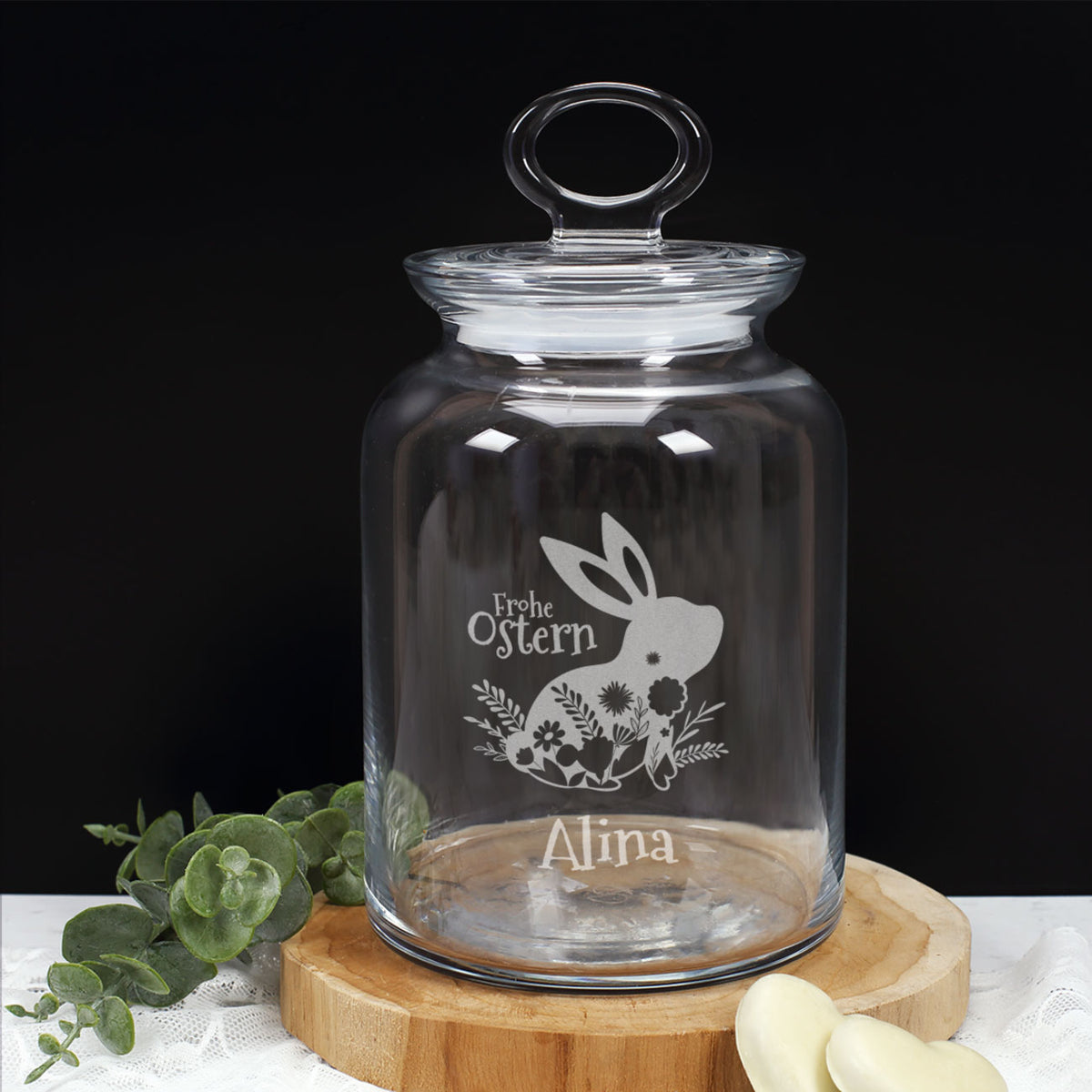 Frohe Ostern - gravierte Glasdose mit Osterhasenmotiv, Frühlingsblumen und Ihrem Wunschnamen