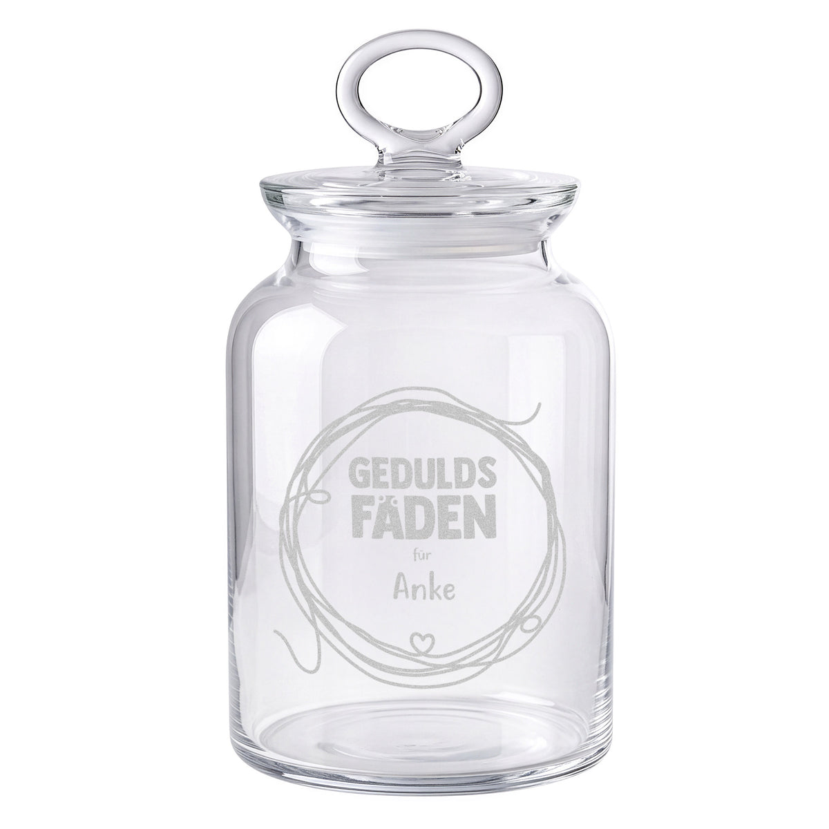 Leere Glasdose mit Geduldsfaden Gravur und Name Anke auf weißem Hintergrund