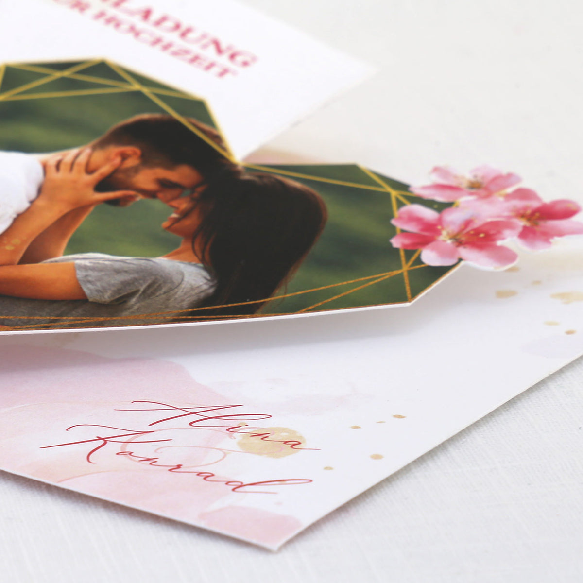 Einladungskarte zur Hochzeit - Faltkarte mit Foto im Blüten-Herz